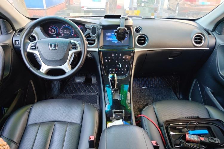 Used Luxgen Great 7 SUV 2011 2.2T Four-Wheel Drive ZhiZun Version Center Console