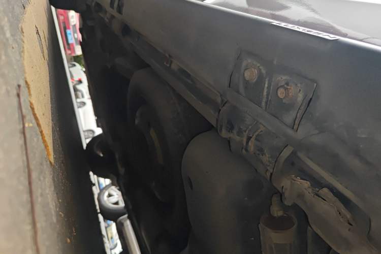 Used Luxgen Great 7 SUV 2011 2.2T Four-Wheel Drive ZhiZun Version Chassis Rear Left