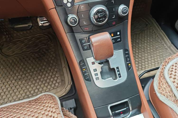 Used Luxgen Great 7 SUV 2011 2.2T Four-Wheel Drive ZhiZun Version Gear Lever