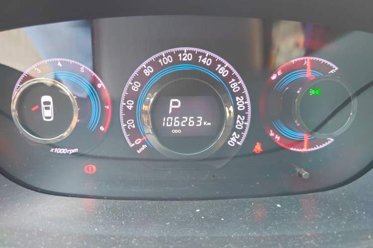 Used Luxgen Great 7 SUV 2011 2.2T Four-Wheel Drive ZhiZun Version Odometer Close Up