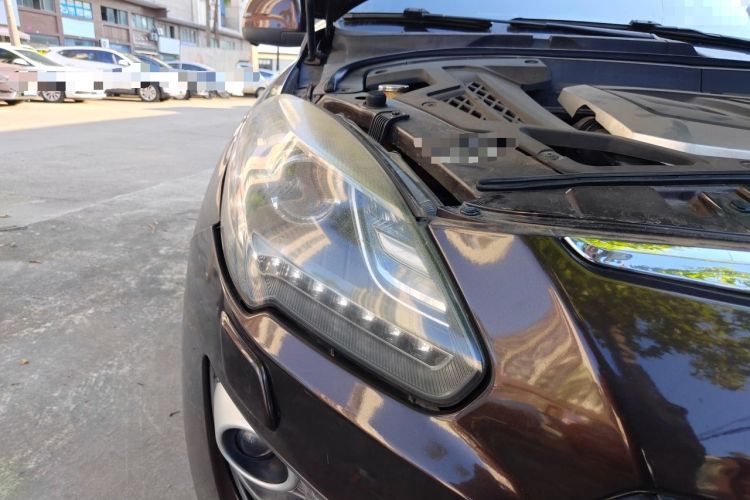 Used Luxgen Great 7 SUV 2011 2.2T Four-Wheel Drive ZhiZun Version Right Front Headlight