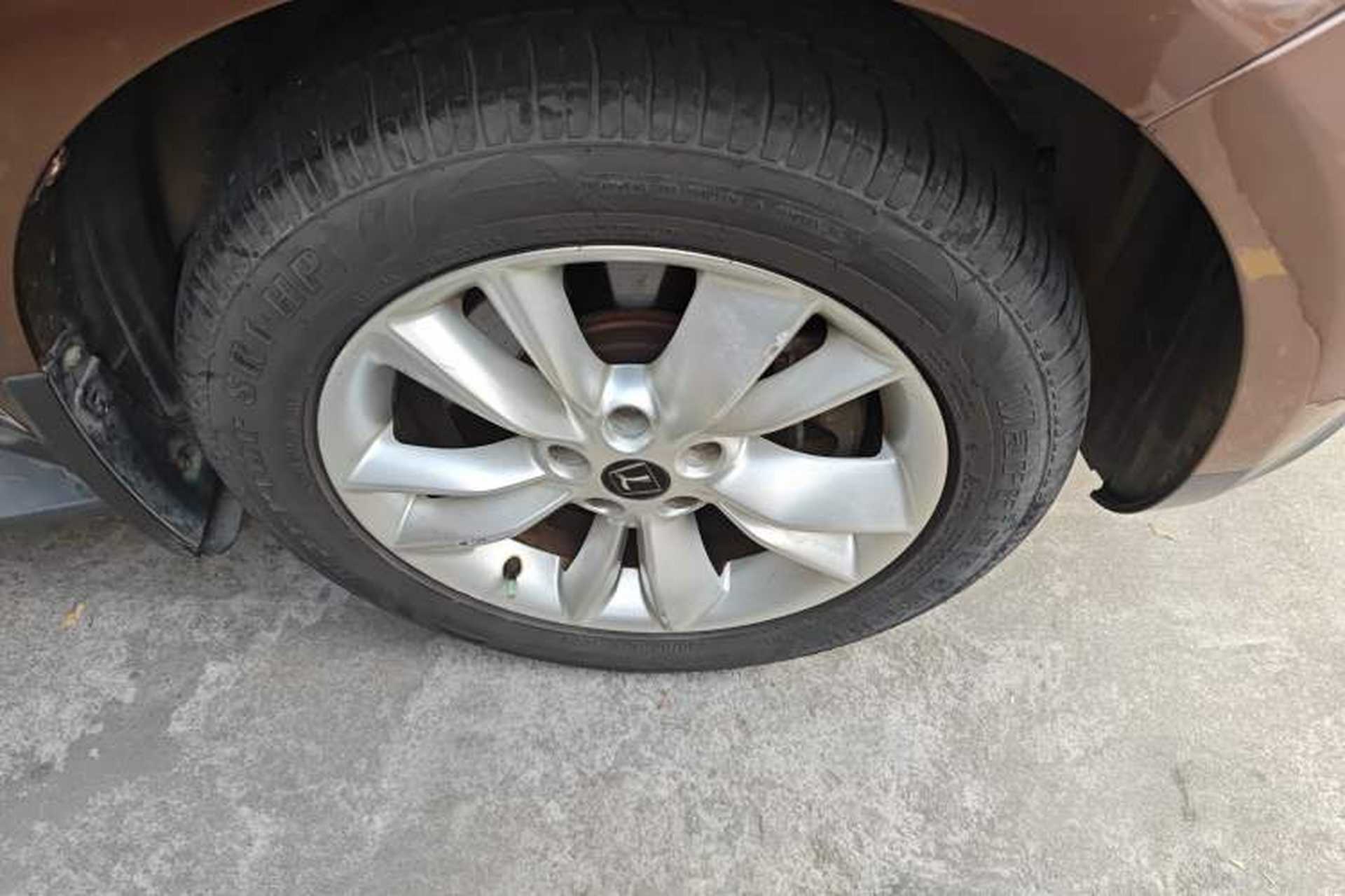Used Luxgen Great 7 SUV 2011 2.2T Four-Wheel Drive ZhiZun Version Right Front Wheel Hub