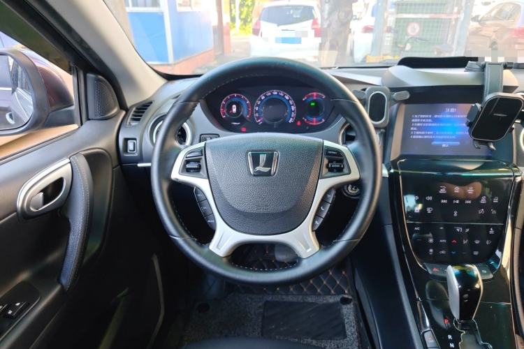 Used Luxgen Great 7 SUV 2011 2.2T Four-Wheel Drive ZhiZun Version Steering Wheel