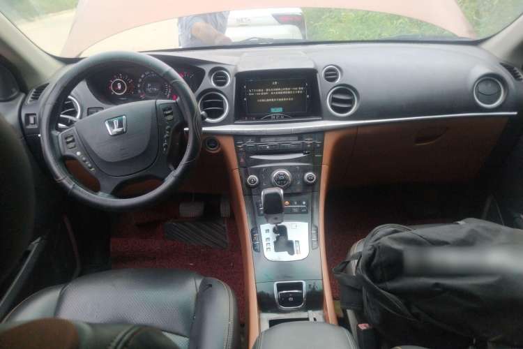 Used Luxgen Great 7 SUV 2011 2.2T Four-Wheel-Drive Flagship Edition Center Console