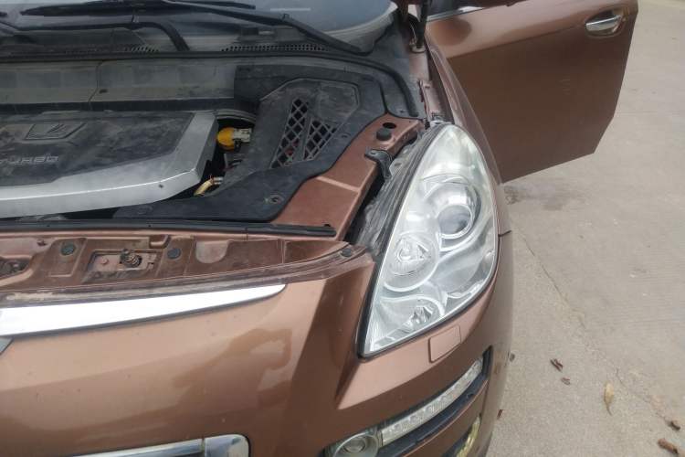 Used Luxgen Great 7 SUV 2011 2.2T Four-Wheel-Drive Flagship Edition Engine Bay Left