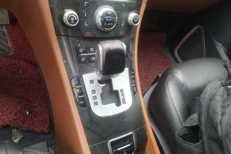 Used Luxgen Great 7 SUV 2011 2.2T Four-Wheel-Drive Flagship Edition Gear Lever