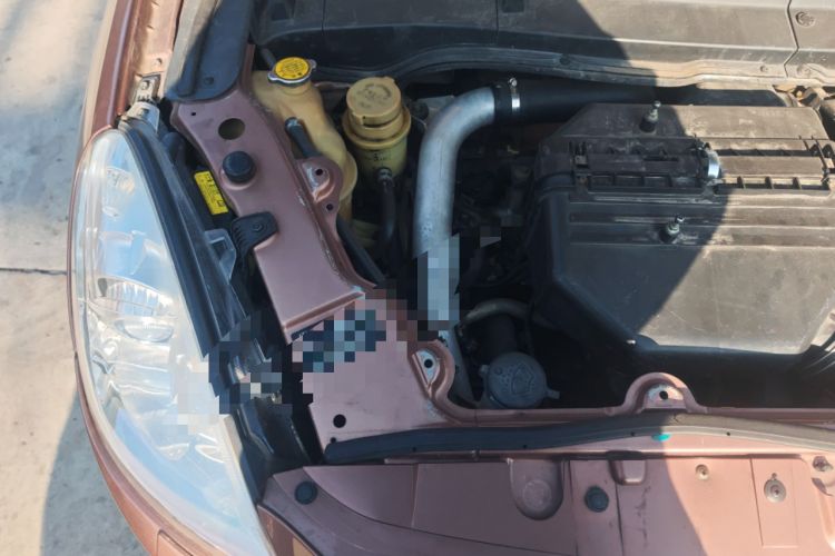 Used Luxgen Great 7 SUV 2011 2.2T Four-Wheel Drive ZhiZun Version Engine Bay Right