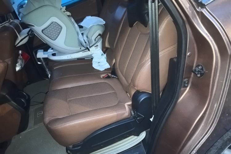 Used Luxgen Great 7 SUV 2011 2.2T Four-Wheel-Drive Flagship Edition Left Rear Seat