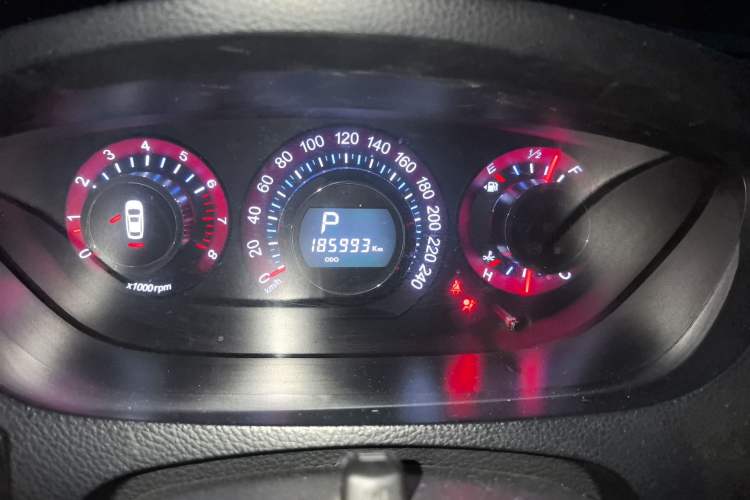 Used Luxgen Great 7 SUV 2011 2.2T Four-Wheel-Drive Flagship Edition Odometer Close Up
