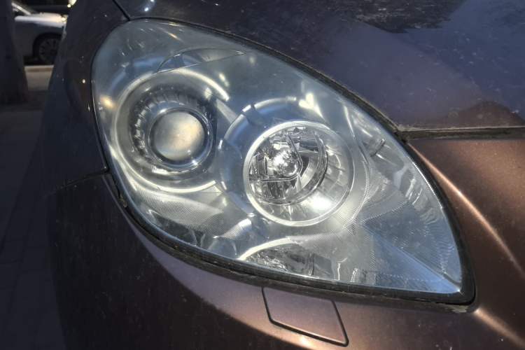 Used Luxgen Great 7 SUV 2011 2.2T Four-Wheel-Drive Flagship Edition Right Front Headlight