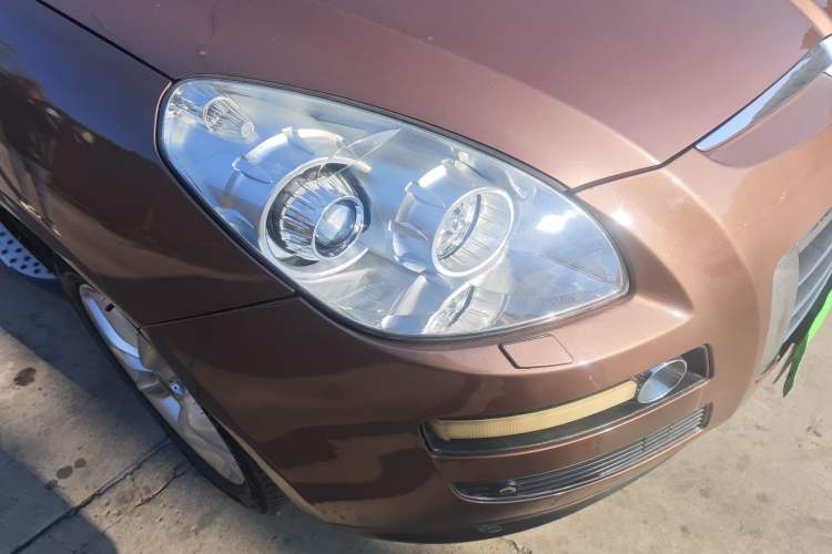 Used Luxgen Great 7 SUV 2011 2.2T Four-Wheel Drive ZhiZun Version Right Front Headlight