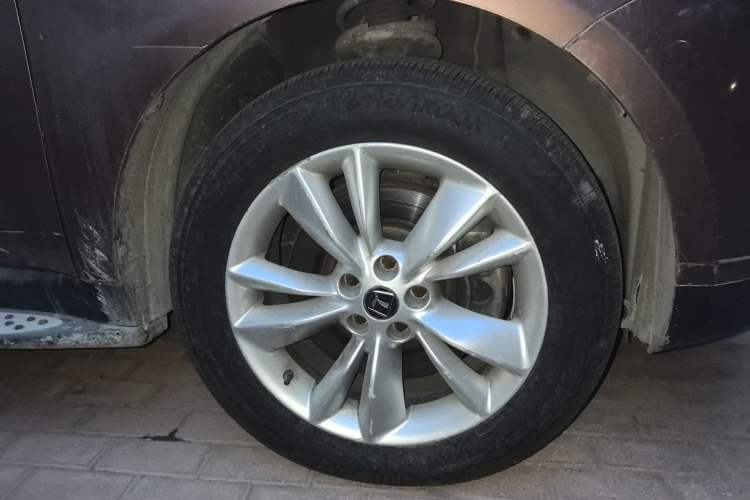 Used Luxgen Great 7 SUV 2011 2.2T Four-Wheel-Drive Flagship Edition Right Front Wheel Hub