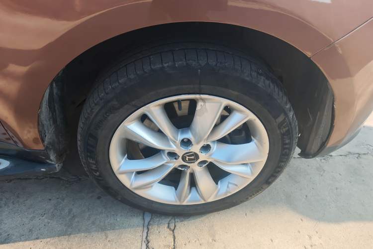Used Luxgen Great 7 SUV 2011 2.2T Four-Wheel Drive ZhiZun Version Right Front Wheel Hub
