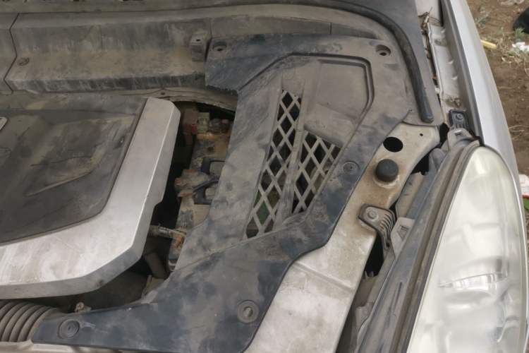 Used Luxgen Great 7 SUV 2011 2.2T Two-Wheel Drive Smart Version Engine Bay Left