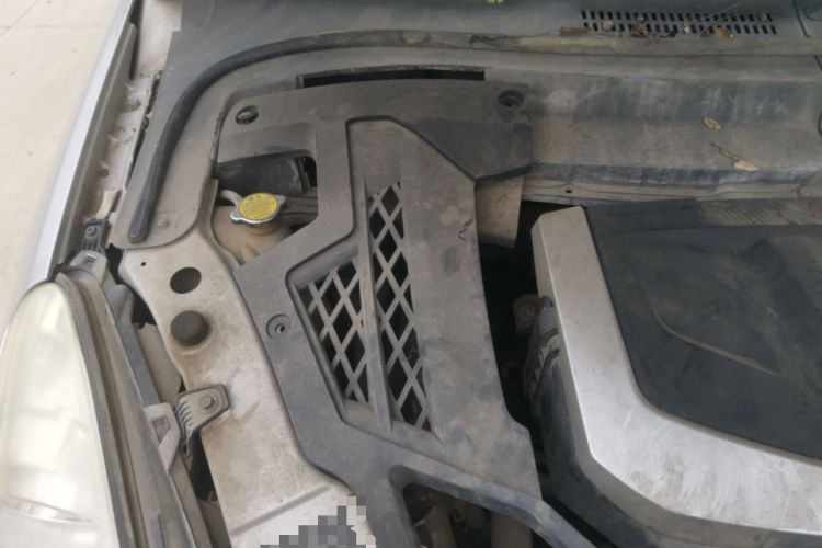 Used Luxgen Great 7 SUV 2011 2.2T Two-Wheel Drive Smart Version Engine Bay Right