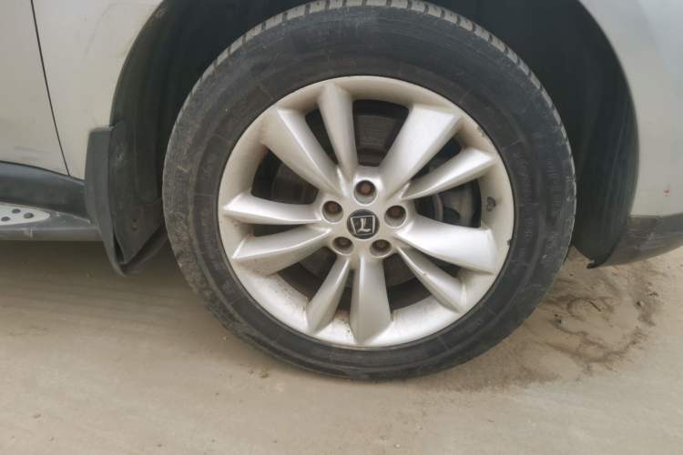 Used Luxgen Great 7 SUV 2011 2.2T Two-Wheel Drive Smart Version Right Front Wheel Hub