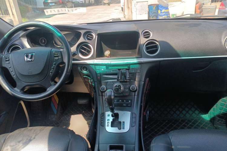 Used Luxgen Great 7 SUV 2011 2.2T Four-Wheel-Drive Flagship Edition Center Console