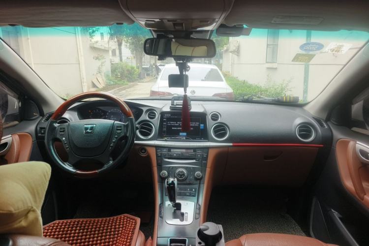 Used Luxgen Great 7 SUV 2011 2.2T Four-Wheel-Drive Flagship Edition Center Console