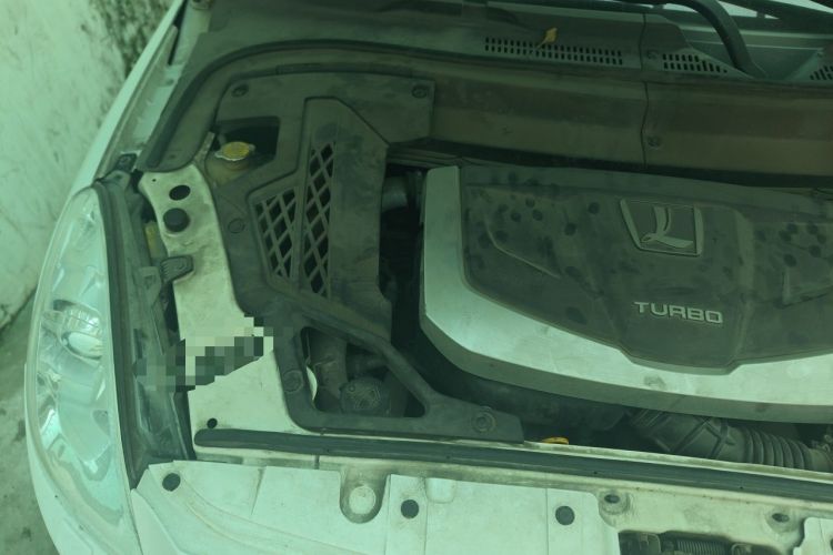 Used Luxgen Great 7 SUV 2011 2.2T Four-Wheel Drive ZhiZun Version Engine Bay Right