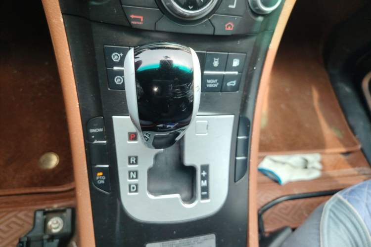 Used Luxgen Great 7 SUV 2011 2.2T Two-Wheel Drive Smart Version Gear Lever