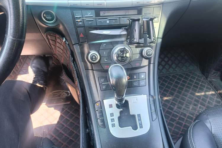 Used Luxgen Great 7 SUV 2011 2.2T Four-Wheel-Drive Flagship Edition Gear Lever