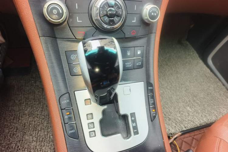 Used Luxgen Great 7 SUV 2011 2.2T Four-Wheel-Drive Flagship Edition Gear Lever