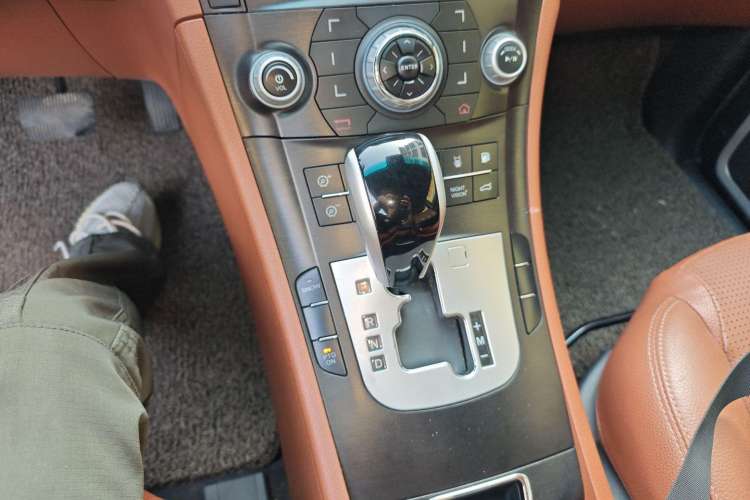 Used Luxgen Great 7 SUV 2011 2.2T Two-Wheel Drive Smart Version Gear Lever