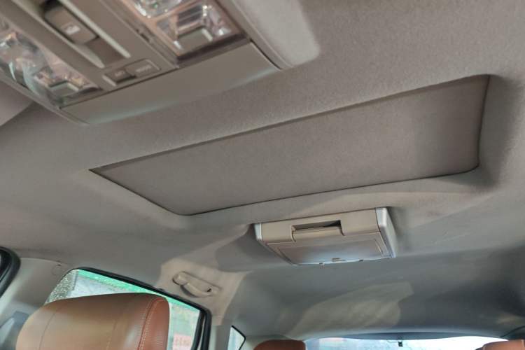 Used Luxgen Great 7 SUV 2011 2.2T Two-Wheel Drive Smart Version Headliner