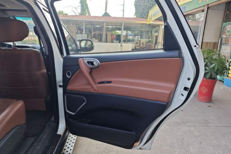 Used Luxgen Great 7 SUV 2011 2.2T Two-Wheel Drive Smart Version Interior 6