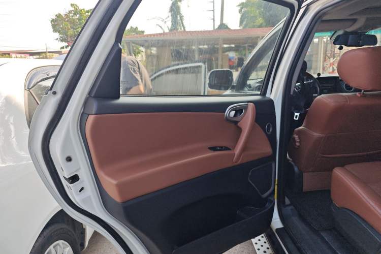 Used Luxgen Great 7 SUV 2011 2.2T Two-Wheel Drive Smart Version Interior 8