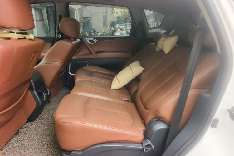 Used Luxgen Great 7 SUV 2011 2.2T Four-Wheel-Drive Flagship Edition Left Rear Seat