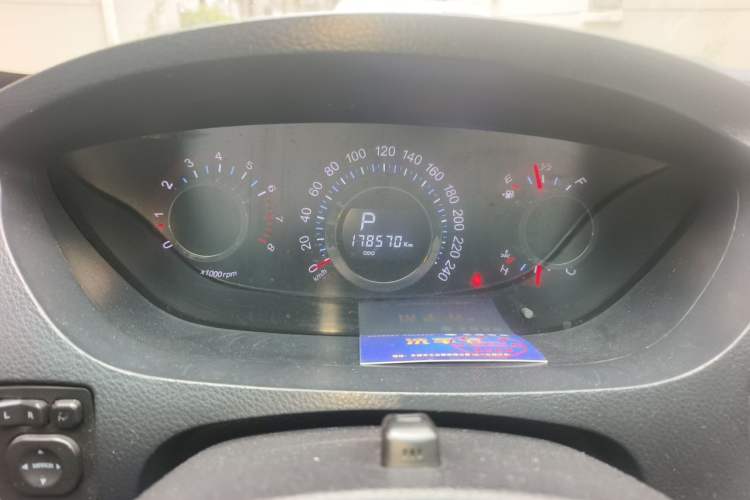 Used Luxgen Great 7 SUV 2011 2.2T Four-Wheel-Drive Flagship Edition Odometer Close Up