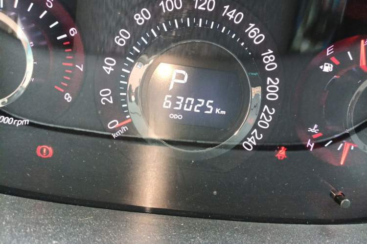Used Luxgen Great 7 SUV 2011 2.2T Two-Wheel Drive Smart Version Odometer Close Up