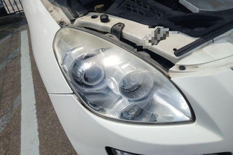 Used Luxgen Great 7 SUV 2011 2.2T Two-Wheel Drive Smart Version Right Front Headlight