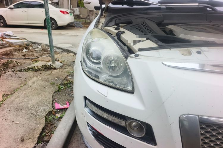 Used Luxgen Great 7 SUV 2011 2.2T Four-Wheel-Drive Flagship Edition Right Front Headlight