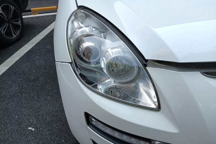 Used Luxgen Great 7 SUV 2011 2.2T Two-Wheel Drive Smart Version Right Front Headlight