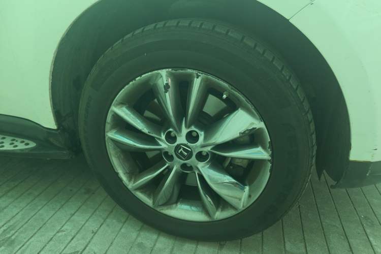 Used Luxgen Great 7 SUV 2011 2.2T Four-Wheel Drive ZhiZun Version Right Front Wheel Hub