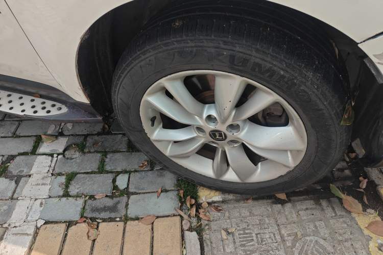 Used Luxgen Great 7 SUV 2011 2.2T Two-Wheel Drive Smart Version Right Front Wheel Hub