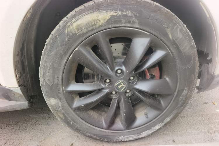 Used Luxgen Great 7 SUV 2011 2.2T Four-Wheel-Drive Flagship Edition Right Front Wheel Hub