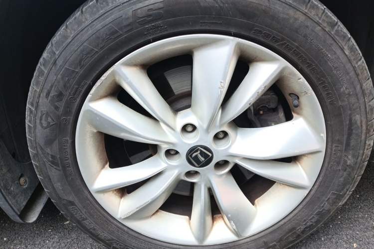 Used Luxgen Great 7 SUV 2011 2.2T Two-Wheel Drive Smart Version Right Front Wheel Hub