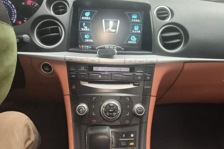 Used Luxgen Great 7 SUV 2011 2.2T Two-Wheel Drive Smart Version Audio And AC Panel