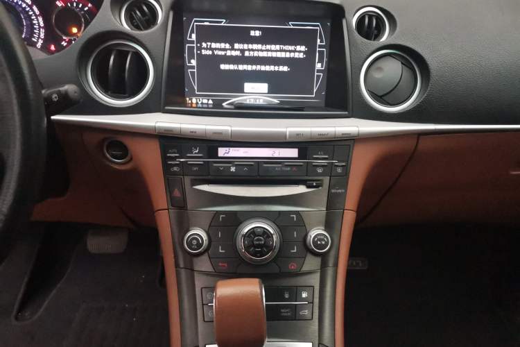 Used Luxgen Great 7 SUV 2011 2.2T Four-Wheel Drive ZhiZun Version Audio And AC Panel