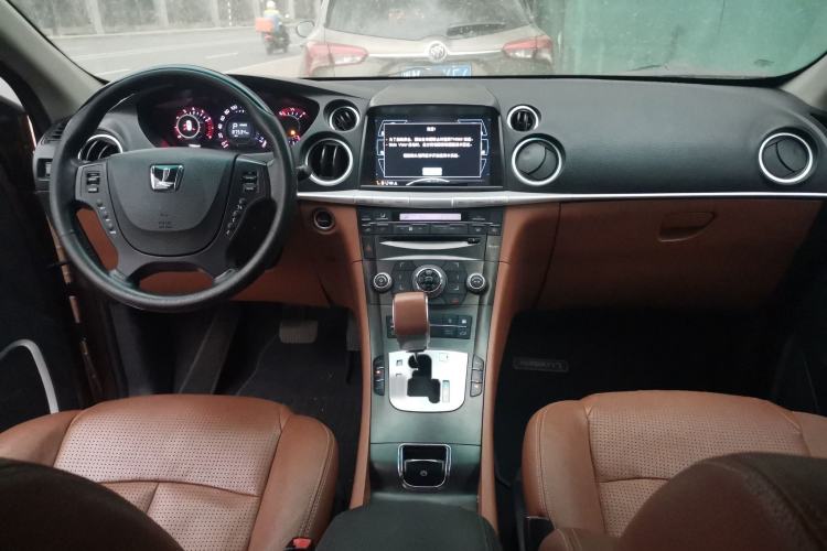 Used Luxgen Great 7 SUV 2011 2.2T Four-Wheel Drive ZhiZun Version Center Console