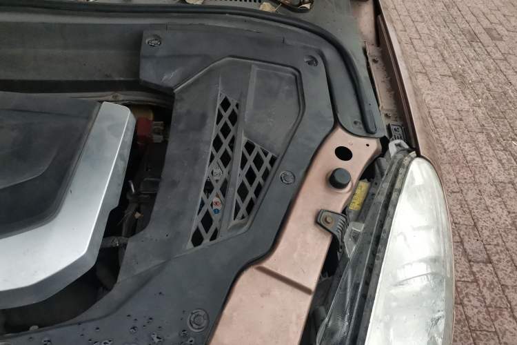 Used Luxgen Great 7 SUV 2011 2.2T Four-Wheel Drive ZhiZun Version Engine Bay Left