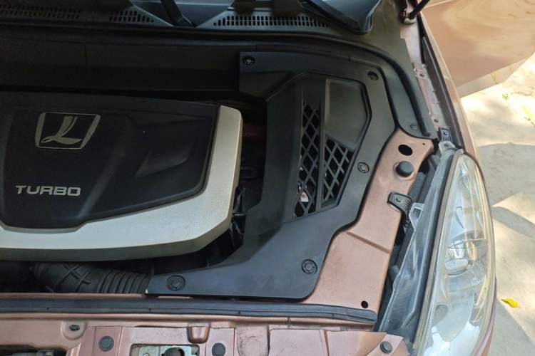 Used Luxgen Great 7 SUV 2011 2.2T Four-Wheel-Drive Flagship Edition Engine Bay Left
