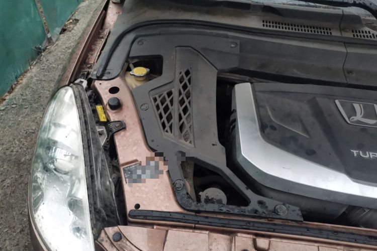 Used Luxgen Great 7 SUV 2011 2.2T Four-Wheel Drive ZhiZun Version Engine Bay Right