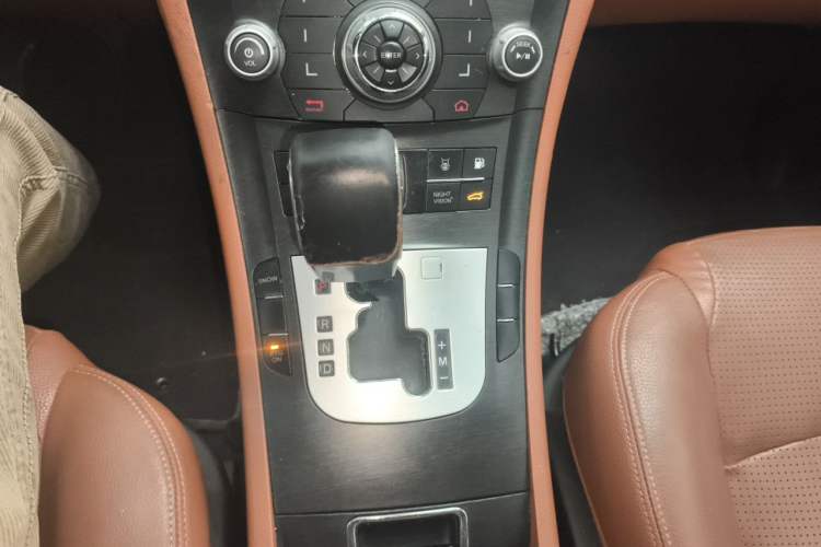 Used Luxgen Great 7 SUV 2011 2.2T Two-Wheel Drive Smart Version Gear Lever