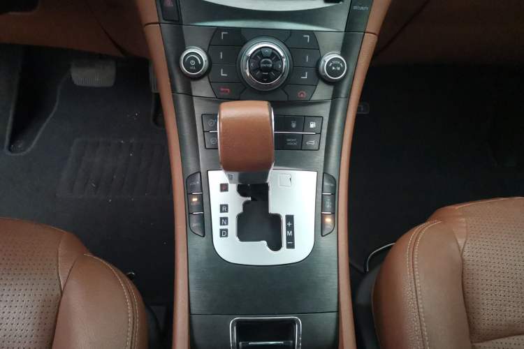 Used Luxgen Great 7 SUV 2011 2.2T Four-Wheel Drive ZhiZun Version Gear Lever