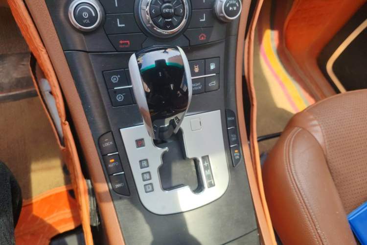 Used Luxgen Great 7 SUV 2011 2.2T Four-Wheel Drive ZhiZun Version Gear Lever