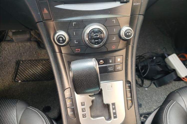 Used Luxgen Great 7 SUV 2011 2.2T Four-Wheel-Drive Flagship Edition Gear Lever
